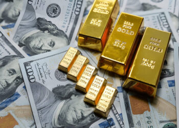 Gold Plummets Below $4,000 as Trade Hope Rises