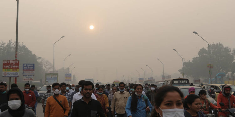 Delhi Wakes Up to Fog, Severe Air Quality Slumps in Several Areas