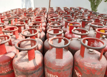 LPG Crisis Cripples India’s Restaurants: Delivery Stocks Plunge Amid Gas Crunch