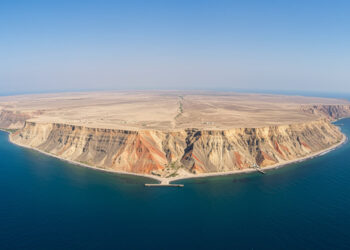 Hormuz Chokehold: Iran’s Doomsday Gamble or Regime’s Final Nail?