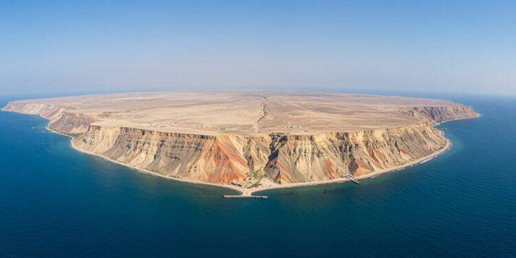 Hormuz Chokehold: Iran’s Doomsday Gamble or Regime’s Final Nail?
